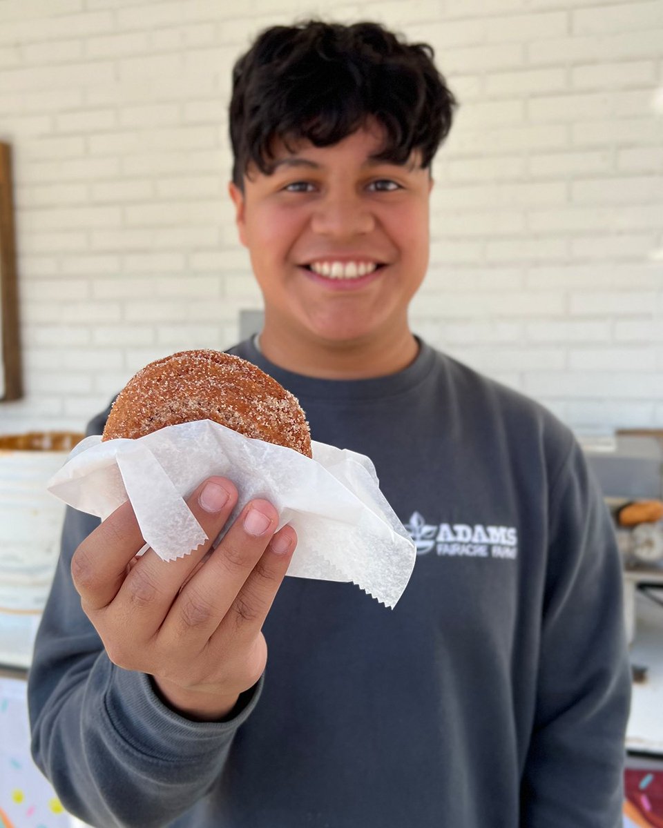 AdamsFarms's tweet photo. We'll be outside serving up fresh hot apple cider donuts today until 4pm! 🍩 Stop by and grab one (or a dozen😉) on your way in! 

#appleciderdonut  #freshdonuts #hudsonvalleyeats #kingston #wappinger #poughkeepsie #newburgh #fall https://t.co/Y2MxYjQGok