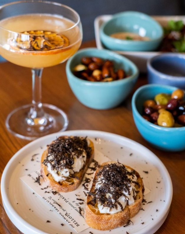 EatGuideNapa's tweet photo. Best snacks to enlighten your mood.๐ โจ
Who's ready to get this week started?๐ โค๏ธ
๐๐ธ@torcnapaโจ
#TheEatGuide #TORCNapa #snacktime #snackgoals @VisitNapaValley #napa #winecountry #visitnapa #visitnapavalley #napavalleylife #VisitCalifornia #CALove #CaliforniaNow https://t.co/j9U73AtpXc