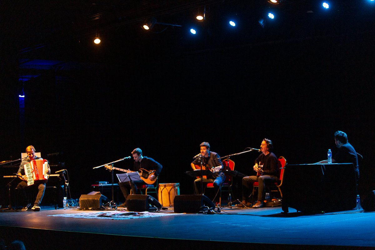 MairalPedro's tweet photo. Gracias a toda la gente que vino a ver esa locura cuentos y canciones que hicimos con @casciari la semana pasada en el Kónex. Gracias Rafa Otegui, Nacho Algorta, Nacho Gulias, Mel Muñiz, Coli Quijano, Ale Piccone. Gracias, Hernán! Habrá que hacer uno en Montevideo. https://t.co/9RUDcu3lnS