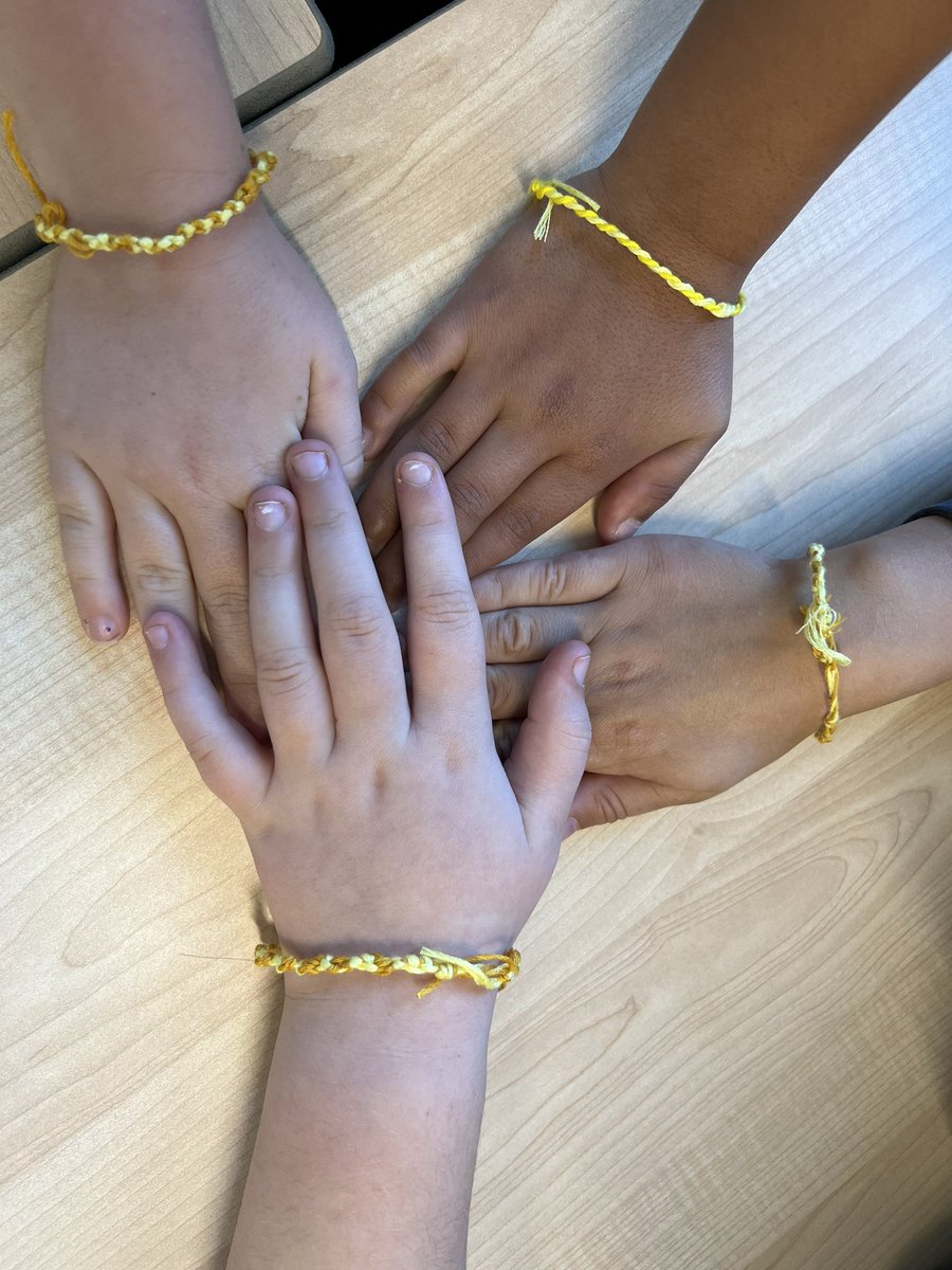 GreenparkKL's tweet photo. We’ve been finding our happy today as part of our #MentalHealthDay2022 by making friendship bracelets and taking time to show gratitude for what is special and important to us 💛 and how we are special and important to others #friendship #Wellbeing #Year3 https://t.co/mdI5DGUUiU