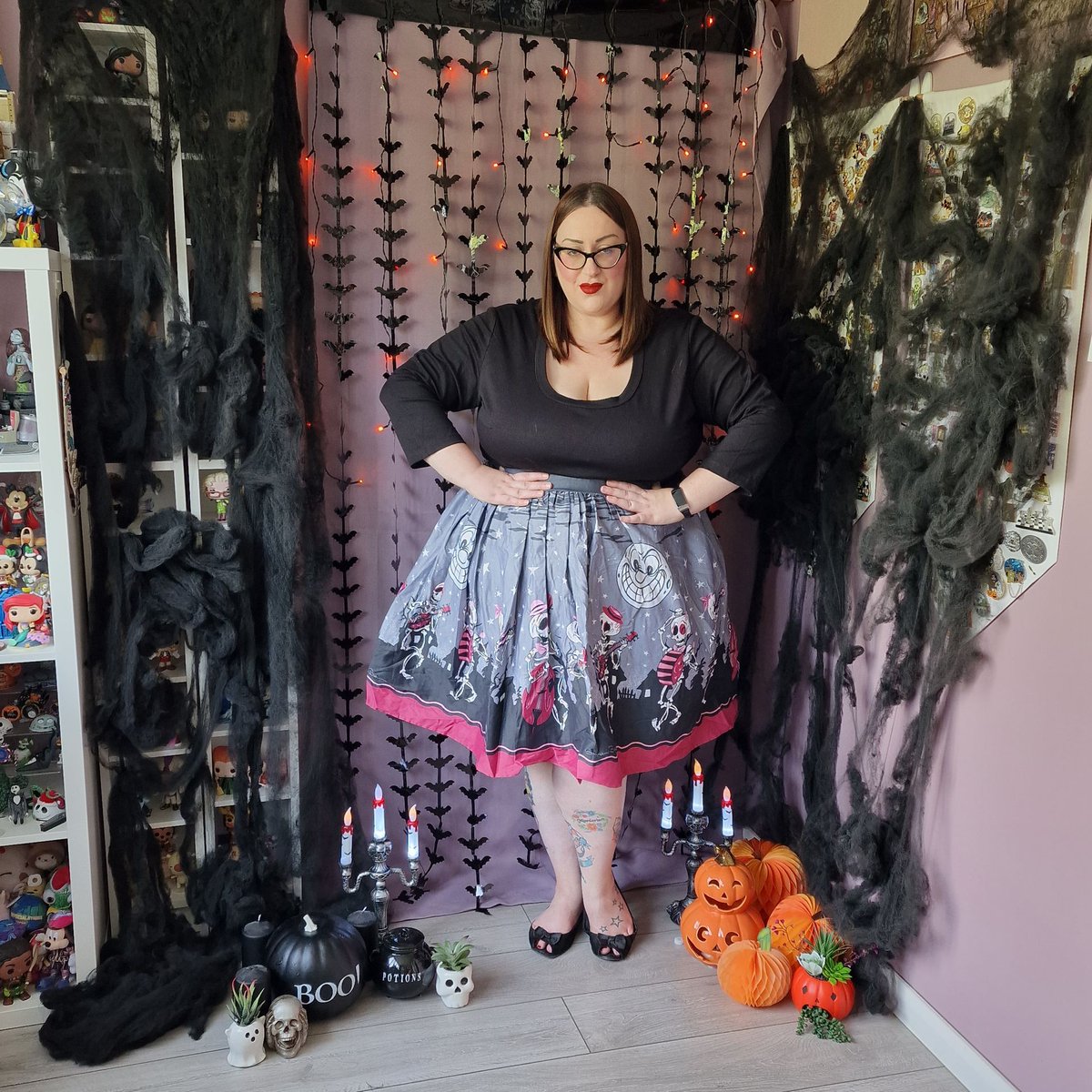 boo_brown's tweet photo. The Rollin' Bones

#skeleton #skeletonband #bones #band #pinupgirlcltothing #halloween #31daysofhalloween #Frocktober #spooktober  #pinupghoul #OOTD #PlusSizeFashion #spookyseason #halloweencountdown #keepitcutekeepitspooky #everydayishalloween #spookystyle #fatfashion #outfit https://t.co/Nmw49eGGWe