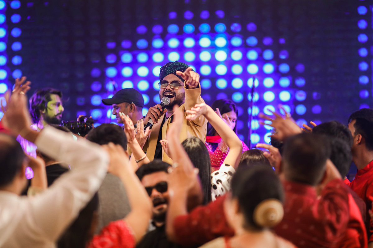 pantomath_group's tweet photo. Swaying performance by #TharkiChokro @Swaroopkhan1 at #MegaGetTogether in #Lonavala #Maharashtra @PantomathAmc #PantomathMeraHumsafar @madhu_lunawat @mahavirlunawat #bollywoodnews #bollywoodsongs #entertainment #music #lifestyle https://t.co/STEZzBl73w