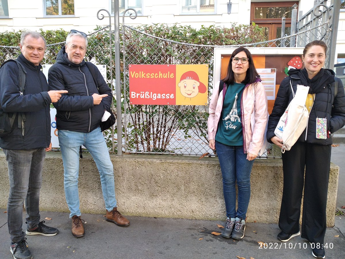 ceparacena's tweet photo. El Centro de profesorado de Aracena presente  junto con los colegios rurales de Huelva en consorcio ERASMUS "Teachers on tour, All learning included", e en centro "Volksschule Brüßlgasse" en Viena. @HuelvaSoe @FormacProfAnd https://t.co/VRORXUScXf