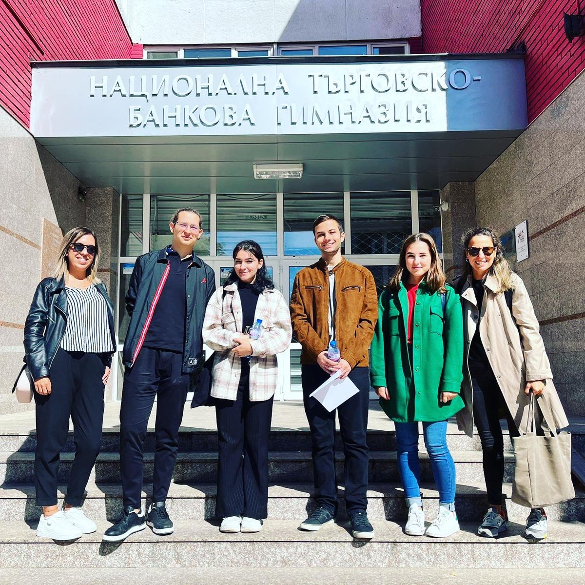 AFSTurkiye's tweet photo. AFS etkisini Bulgaristan’a da taşıdığımız için gururluyuz! 🤗 

Geçtiğimiz hafta sonu, AFS Bulgaristan’a verdiğimiz destek kapsamında, Japonya’ya gidecek öğrencilerimizin gidiş oryantasyonlarını tamamladık. #afsprograms #afseffect #mejiprograms https://t.co/G3odAdlxES