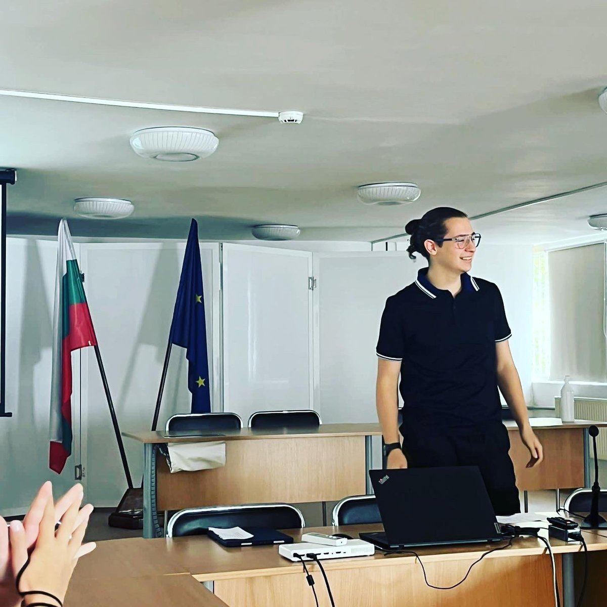 AFSTurkiye's tweet photo. AFS etkisini Bulgaristan’a da taşıdığımız için gururluyuz! 🤗 

Geçtiğimiz hafta sonu, AFS Bulgaristan’a verdiğimiz destek kapsamında, Japonya’ya gidecek öğrencilerimizin gidiş oryantasyonlarını tamamladık. #afsprograms #afseffect #mejiprograms https://t.co/G3odAdlxES