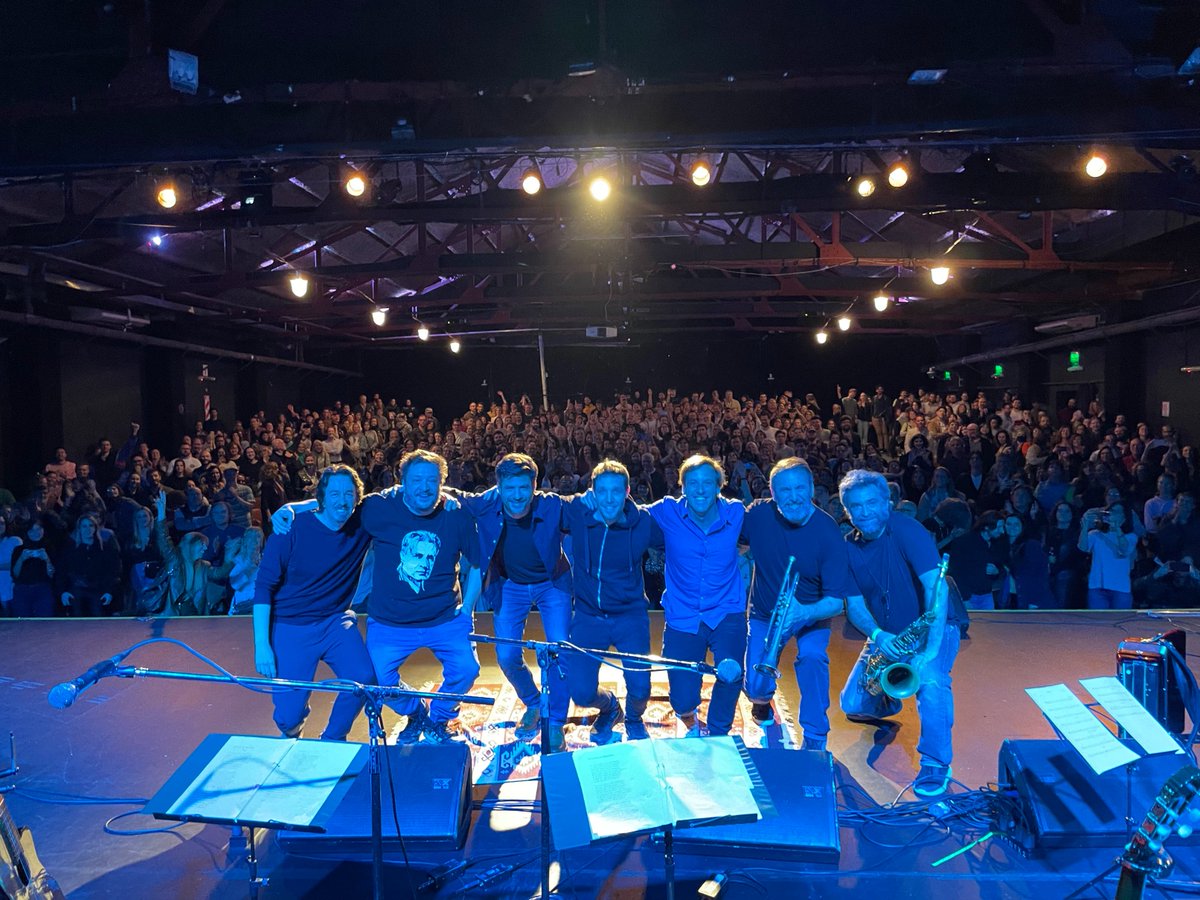 Gracias a toda la gente que vino a ver esa locura cuentos y canciones que hicimos con <a href="/casciari/">Hernán Casciari</a> la semana pasada en el Kónex. Gracias Rafa Otegui, Nacho Algorta, Nacho Gulias, Mel Muñiz, Coli Quijano, Ale Piccone. Gracias, Hernán! Habrá que hacer uno en Montevideo.