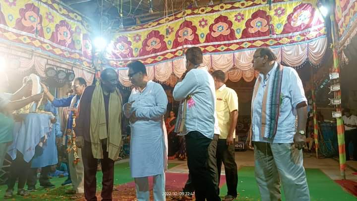 pravat_mla's tweet photo. ଆମ ଅନନ୍ୟ ସଂସ୍କୃତି ଓ ମହାନ ପରମ୍ପରାକୁ ଉଜ୍ଜୀବିତ କରିବାରେ ଏହି ପ୍ରୟାସ ଅତ୍ୟନ୍ତ ପ୍ରଶଂସନୀୟ।🙏

#KumarUtsav 💐 #Cuttack 👏 #KumarPurnima 🌕 https://t.co/X3fS3dDJ8D