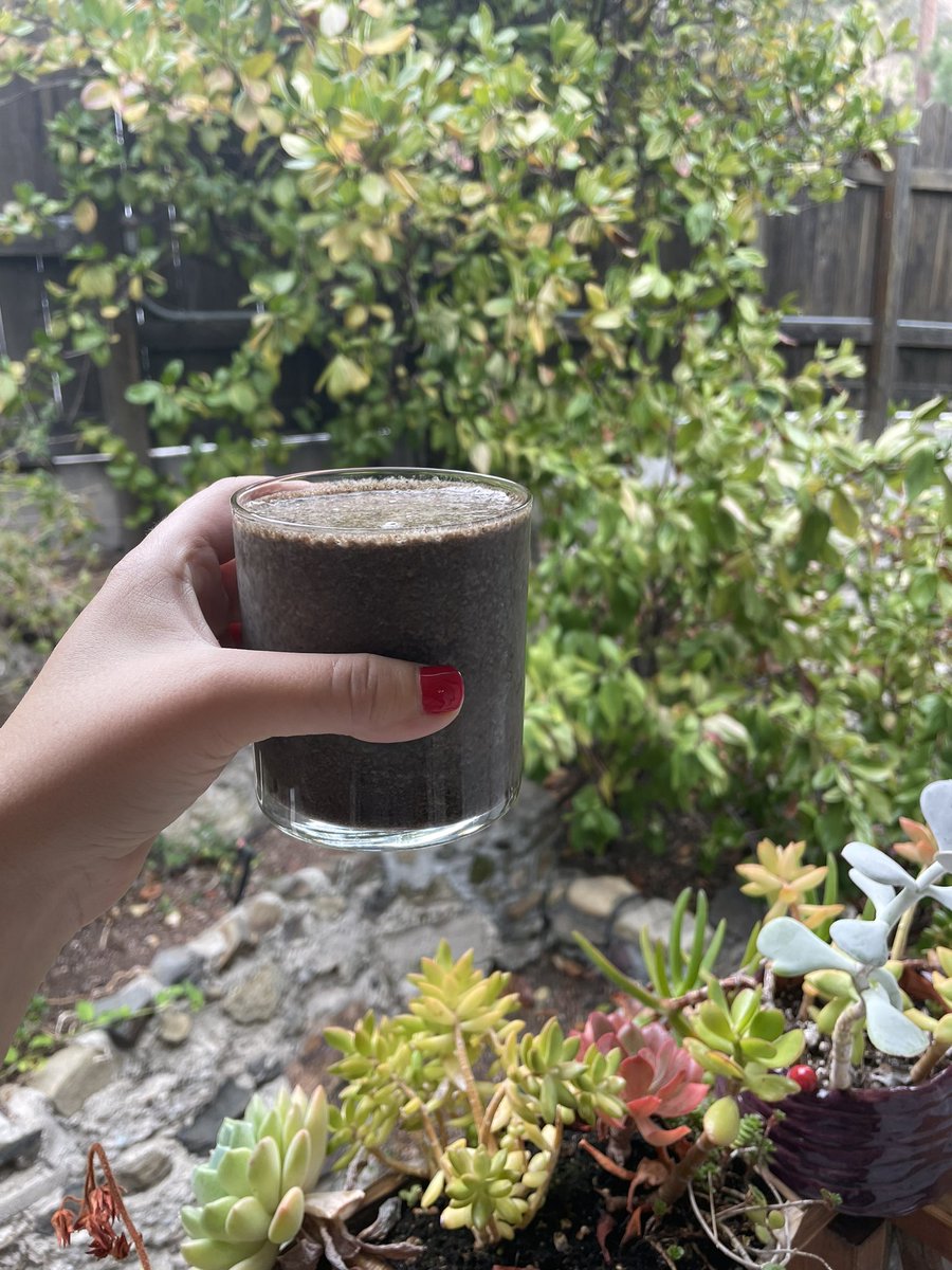 nutrafemmeRX's tweet photo. A little smoothie on the walls for this Monday morning. Forgot the lid 😎Antioxidant splatter 💃🏻 #hormonehealth #antioxidants https://t.co/IRm9yz5sRQ