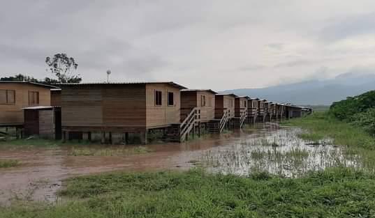 VijilDaniel's tweet photo. 1/5

🚨COMUNICADO🚨

Es de mi agrado comunicarle a los donantes y voluntarios de OPERACIÓN ETA y al público en general;

La comunidad de 82 casas, construida en El Progreso, se mantiene segura y sin reportar problemas a raíz de las lluvias. https://t.co/guHUL1rytX
