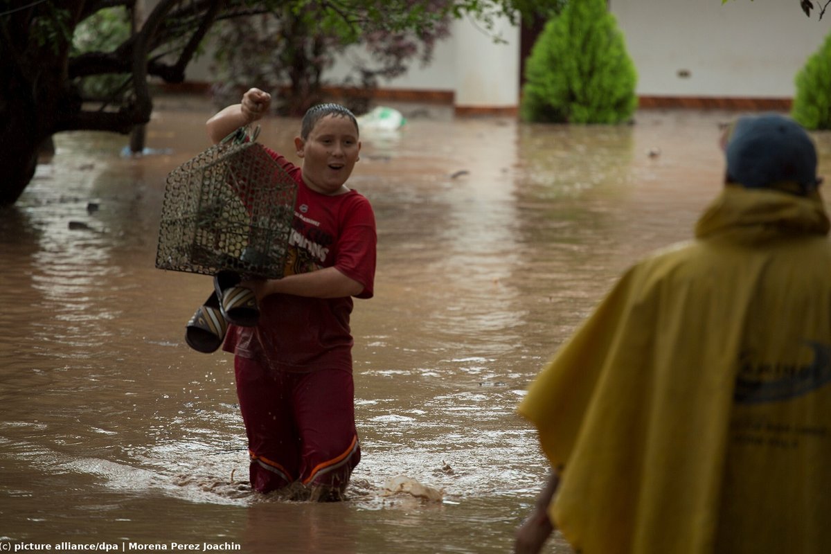 AlemaniaenHN's tweet photo. 🇩🇪🤝🇭🇳En vista de las continuas tempestades del clima en Honduras, Alemania ha destinado 100,000USD adicionales de #AyudaHumanitaria, para asegurar el abastecimiento de agua potable.Con ello, la ayuda de emergencia de Alemania aumenta a 200,000USD, alrededor de 5 millones de LPS. https://t.co/Xu4Lhq7BNj
