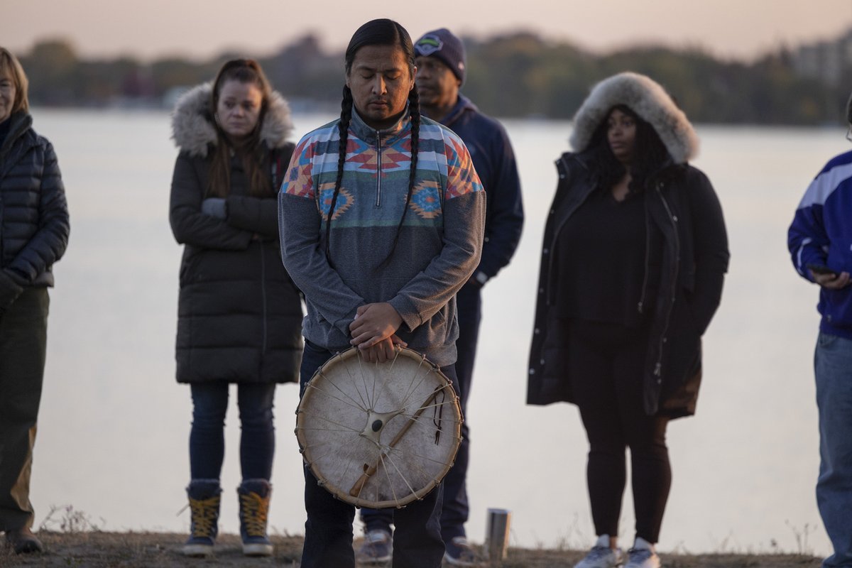 SahanJournal's tweet photo. @Jaida_GreyEagle Community members gathered in a circle to offer prayers and songs led by Wakinyan, Thorne and Lemoine LaPointe (Sicangu Lakota) as the sun rose above the lake in Minneapolis. https://t.co/Auimp3VnNf