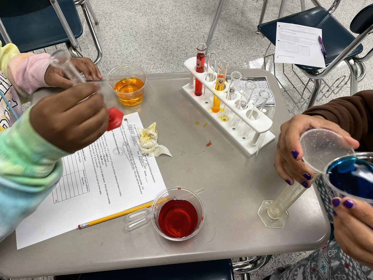 MrsChifulini's tweet photo. Rainbow Lab
Correctly using a graduated cylinder to accurately measure liquids to make a rainbow 🌈 https://t.co/VaveJD2REo
