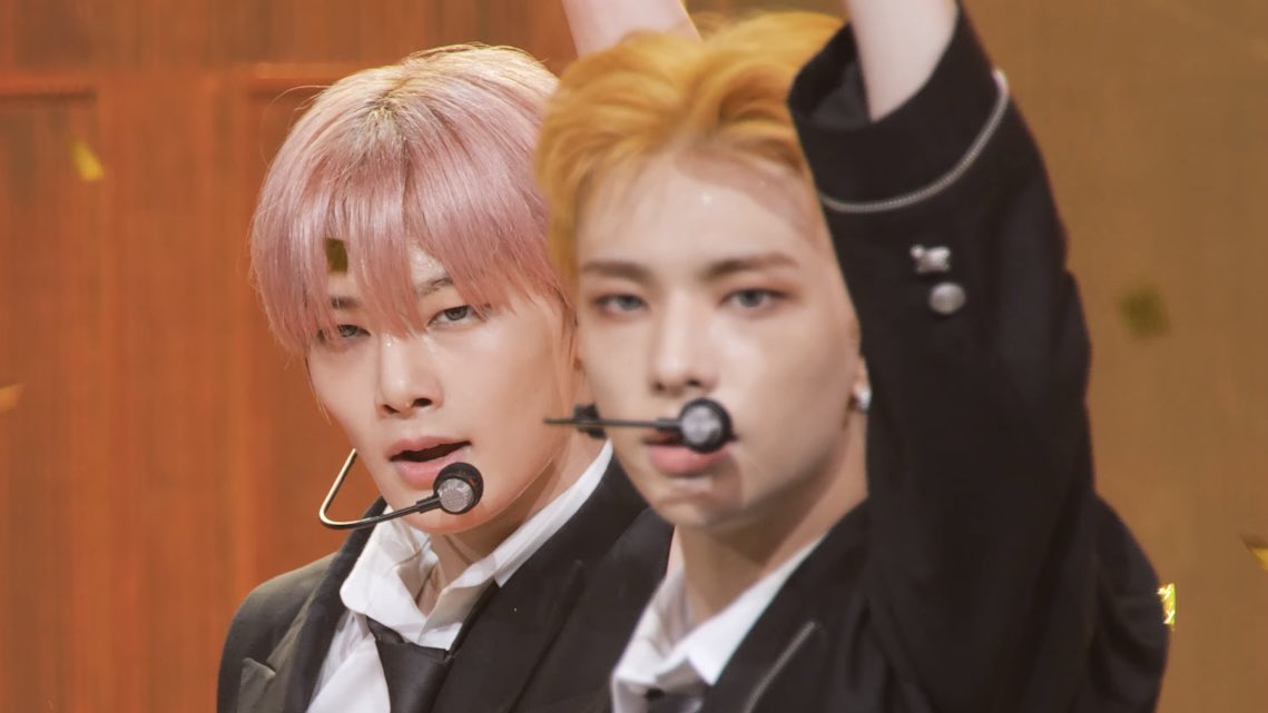hyuninfolder's tweet photo. oh my god. https://t.co/WSRnXQ59Su