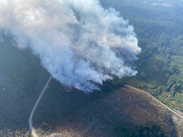 waDNR_fire's tweet photo. #NakiaCreekFire update: The fire is estimated at 150 acres with active fire behavior. A Type 3 Incident Management Team has been assigned. Ground and air resources continue to engage and establish control lines. Updates as available. https://t.co/hKQT4qTIyK