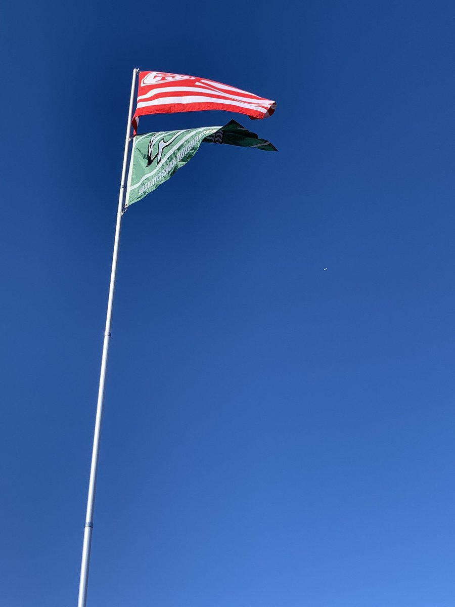KRAZYRIDERFAN's tweet photo. @Xpeggr @sskroughriders @RiderCharm Not only were there #Rider Jersies at Levi’s Stadium last week but our flag was also being flown by a couple that moved there years ago! We found it and them at the tailgate! We are everywhere @sskroughriders 💚🏈 https://t.co/Xm2sfxFeg2