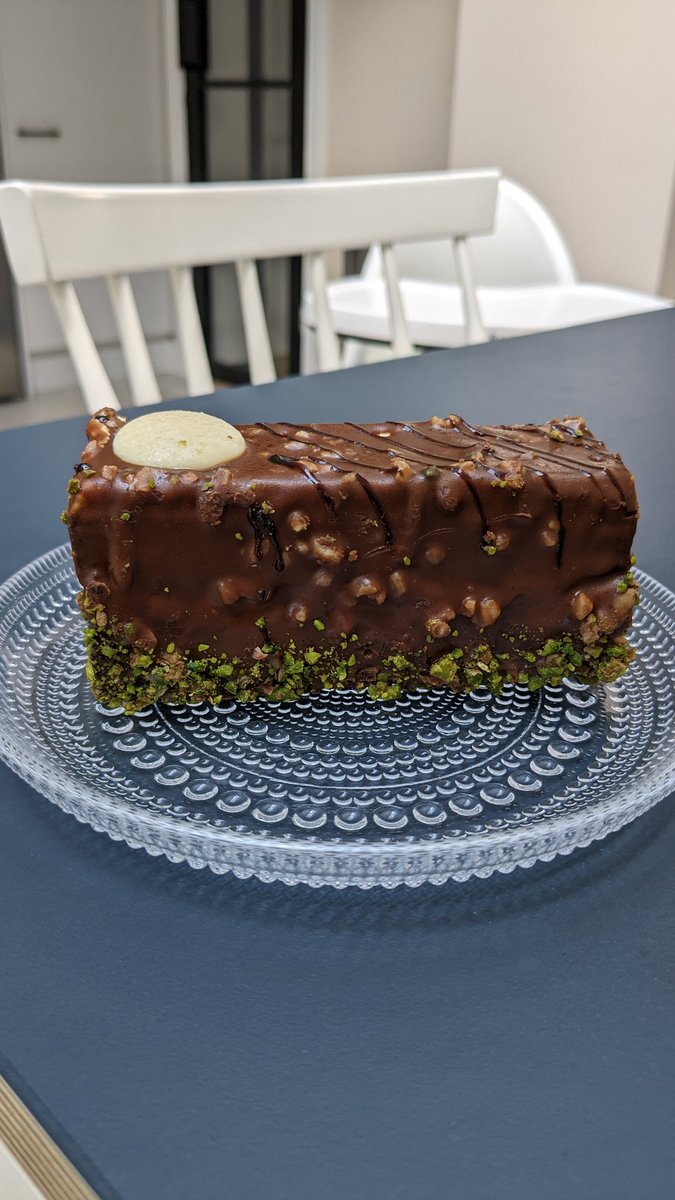 Mightily impressed by the new bakery, Phyllo Bakehouse, in #archway (down by Tesco). Have sampled various of their sweet treats; every one a hit. Do pop in and support this new local opening!