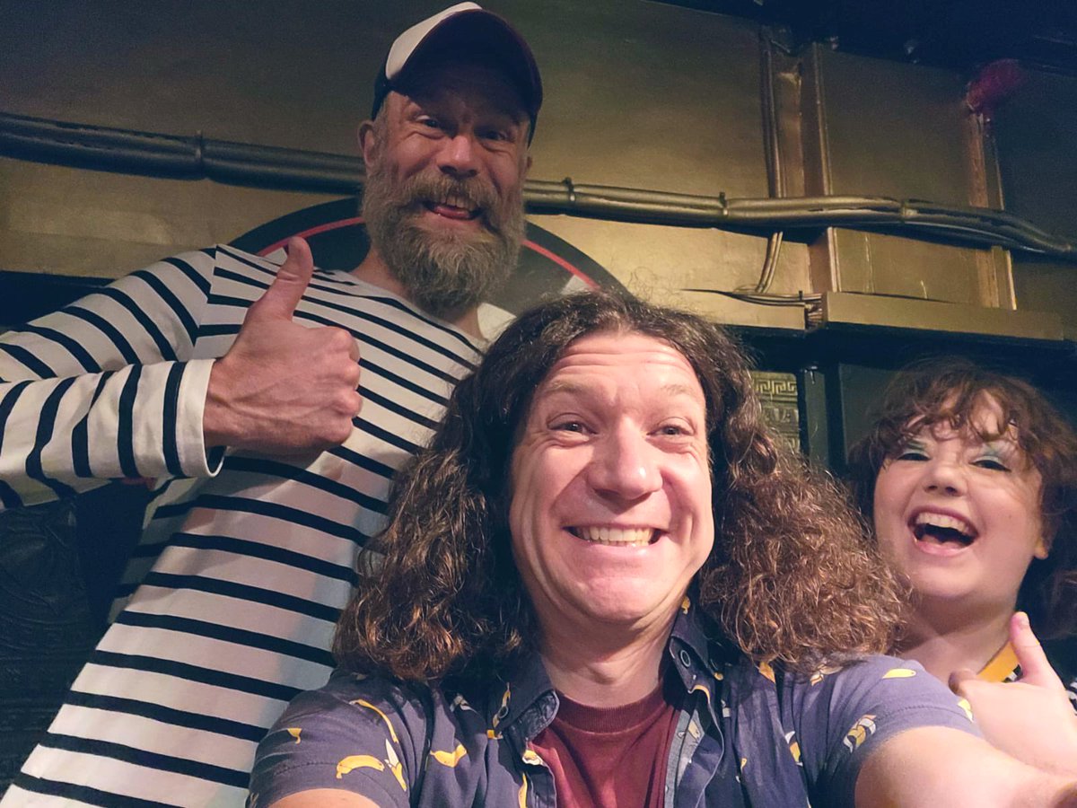 katiepritchards's tweet photo. Got my sound effects corner set up ready for @ComedyWestEnd to sound score @BenVanDerVelde #Fablemaker show with @OFalafel on the art… please note how matching me and Olaf are - we didn’t even plan that!!! #Twins😂😂 https://t.co/oz1Bmgbo1J
