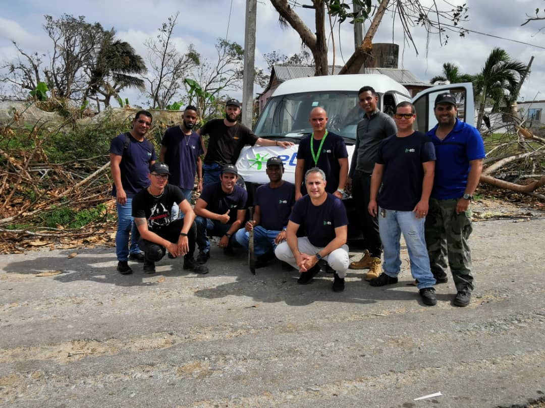EdMartDiaz's tweet photo. Jóvenes trabajadores de nuestra empresa @etibiocubafarm1, se encuentran en estos momentos en Pinar del Río, aportando su granito de arena en la recuperación de la red telefónica. #CubaEsAmor https://t.co/YS2EEZ8CaL