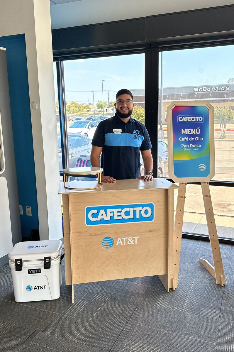 jv4101's tweet photo. #cafecito para todos en @att https://t.co/8ahMCV0gjC