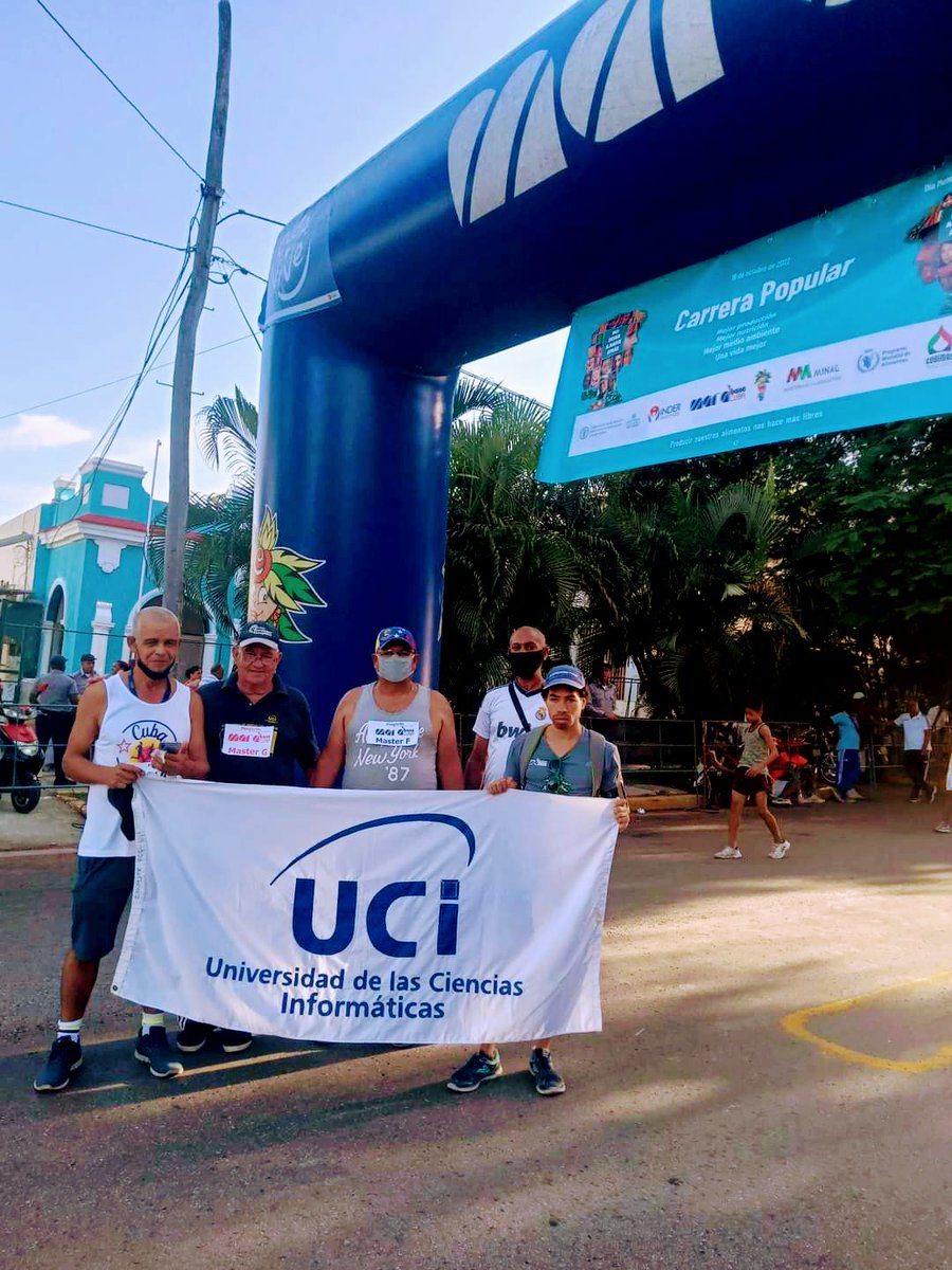 En la arrancada de la carrera homenaje al 10 de octubre, fecha gloriosa, aniversario del inicio de nuestras luchas por la independencia nacional y social. 154 años de luchas, de grandes retos, de sacrificios, de grandes victorias. #VivaCubaLibre
#PatriaOMuerte #FuerzaCuba