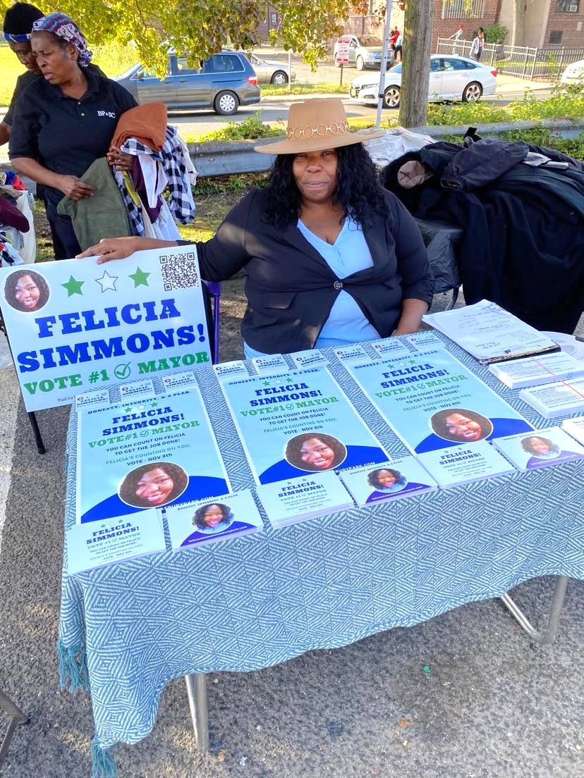 Simmons4AP's tweet photo. ICYMI: We hosted a Free Clothes Giveaway & Voter Registration drive last Saturday at Railroad Plaza. We had a grand time connecting with the AP community.
We'll be back again next week. See you there! #apwithaplan #ImNotNewToThis #wehaveaplan #forthepeopleofap #bythepeopleofap https://t.co/PdVJQqtpce