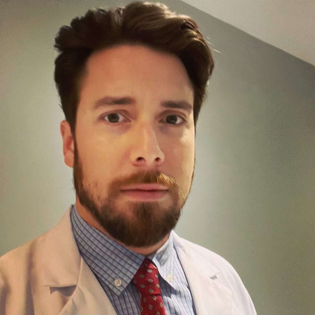 ItsTomMorton's tweet image. What’s Up Doc? #onsetlife #playingdoctor #doctordoctor #makingmovies #actorlife🎬🎥 #britishactor instagr.am/p/CjiwTHgLh0s/