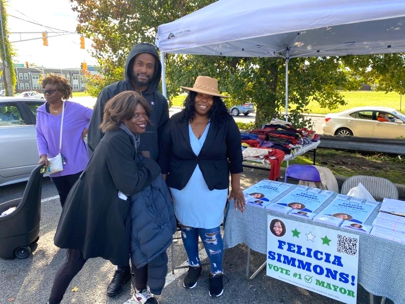 Simmons4AP's tweet photo. ICYMI: We hosted a Free Clothes Giveaway & Voter Registration drive last Saturday at Railroad Plaza. We had a grand time connecting with the AP community.
We'll be back again next week. See you there! #apwithaplan #ImNotNewToThis #wehaveaplan #forthepeopleofap #bythepeopleofap https://t.co/PdVJQqtpce