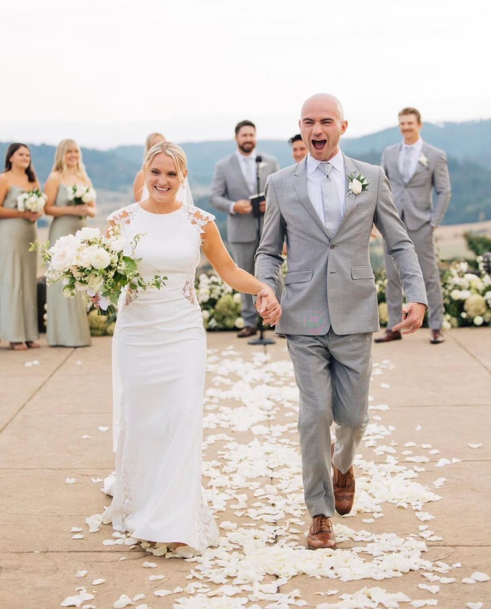 YoungbergHill's tweet photo. Happiness level 1,000 reached💍Learn more about planning your day full of love and happiness with Youngberg Hill💐 https://t.co/x1a3z1U0IA