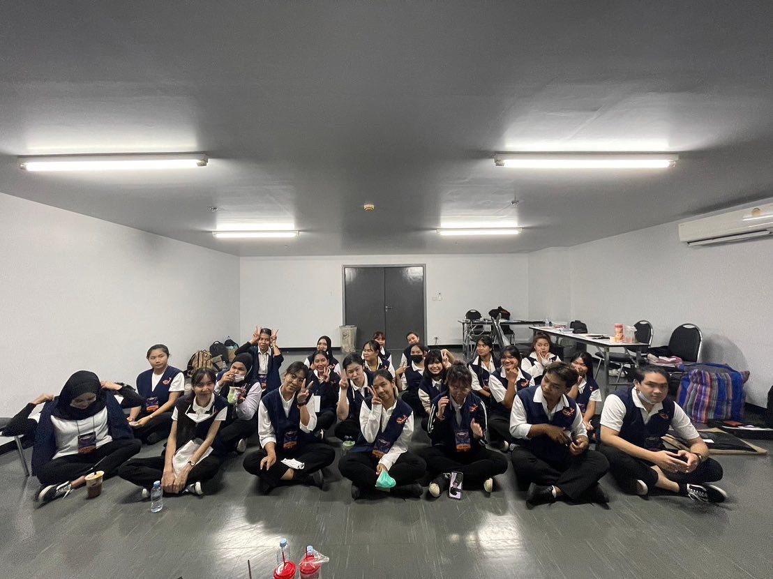 JCrewStaffUsher's tweet photo. Job : We Are Rocking Doll Concert
Venue : ยูเนี่ยน มอลล์ - Union mall
Date : 08.10.2022
Thank you🙏🏻 : Atime Media & The Pointers
Thanks Team🧡 : Guards, Usher & The Security Af Team
#Rockingdoll
#Jcrewteam
#Jcrewfamily https://t.co/Iwf6wgLiAR