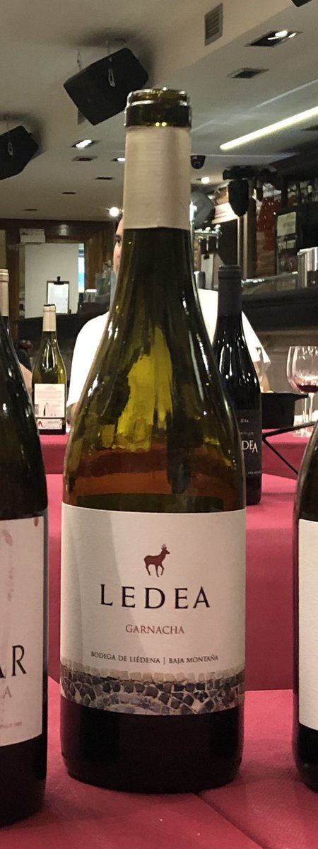 lacocinadesilbi's tweet photo. Comenzamos la ruta de la Semana de la Cazuelica y @vinosnavarra en el #BarUlzama con Solomillo de jabalí con rebozuelos, raíz de salsifí, chips de chirivía y caviar de pacharán y mora. #AptaParaCeliacos
🍷   Ledea Garnacha Tinto 2021
  #CazuelicayVino2022 https://t.co/BksfbDcvWY