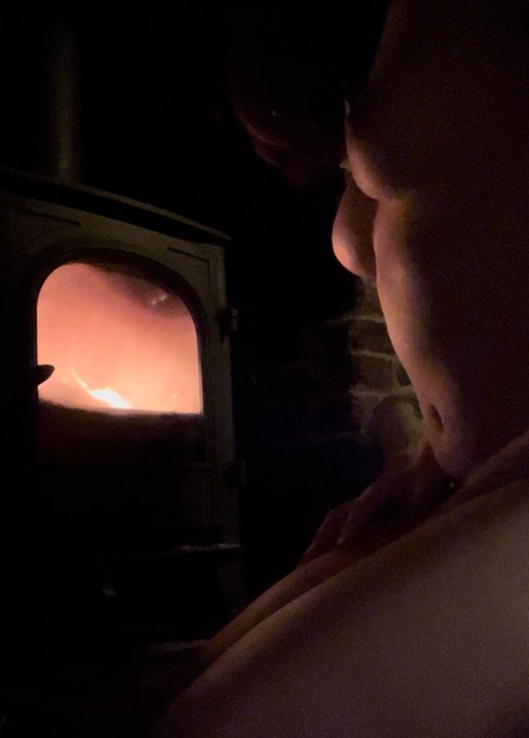 Love feeling the heat from a fire on my naked skin on a cold night https://t.co/Dy1bPRDdd5<a href="/tag/winterblues"class="tags"><span>#winterblues</span></a>