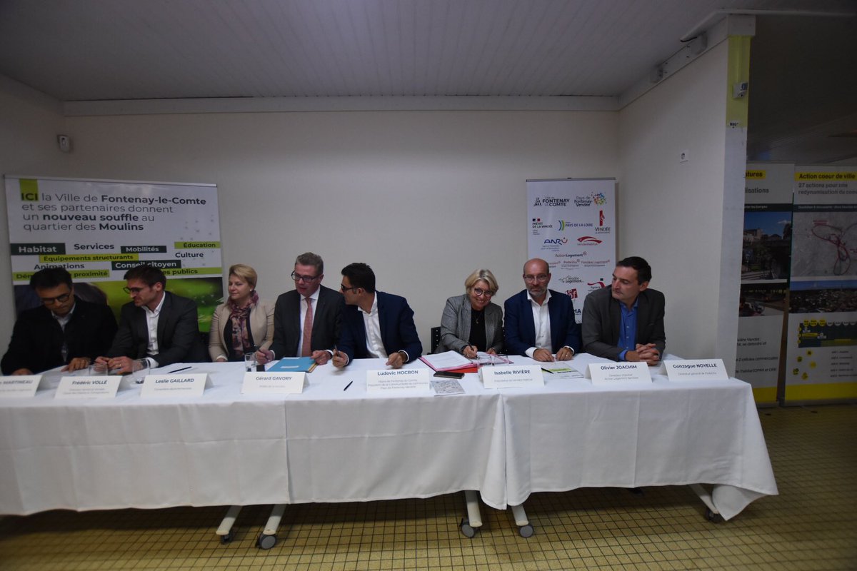 VendeeHabitat's tweet photo. Signature de l’avenant au #PRIR de @VilleFontenay dans lequel @VendeeHabitat investit massivement pour le renouveau du quartier des Moulins Liot au profit de ses habitants

@AnruOfficiel @PrefetVendee @ActionLogement @isabellerivier4 @vendeelogement @BanqueDesTerr @DepVendee https://t.co/USJ88gEdk3