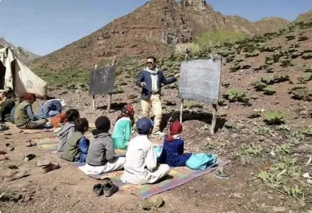 #StopHazaraGenocide 
من و تو بايد "ما"شويم و در كنار مردم بى دفاعمان در داخل كشور باشيم .