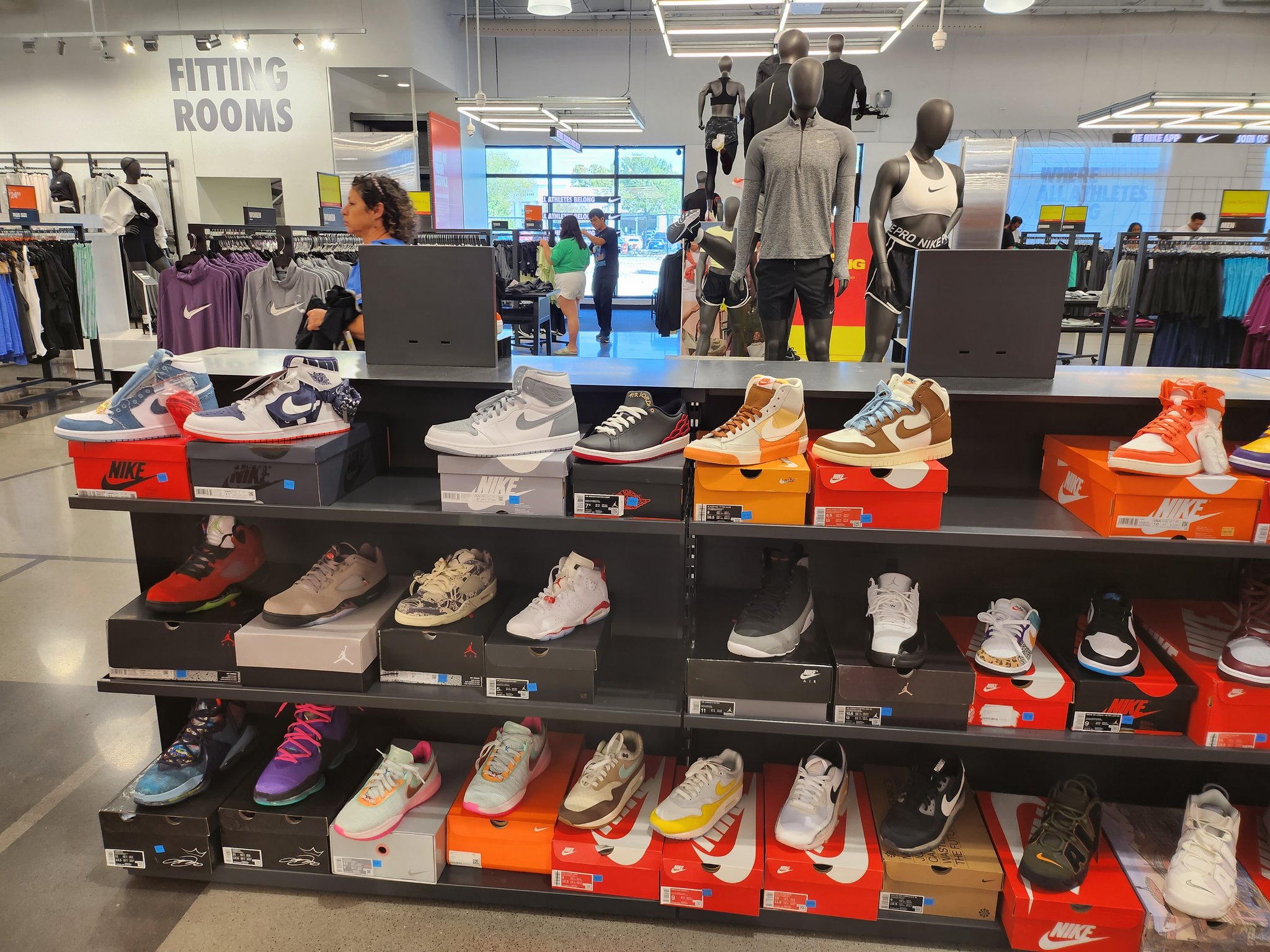 210 Got Kickz on Twitter "This is the most returns I've seen at Nike