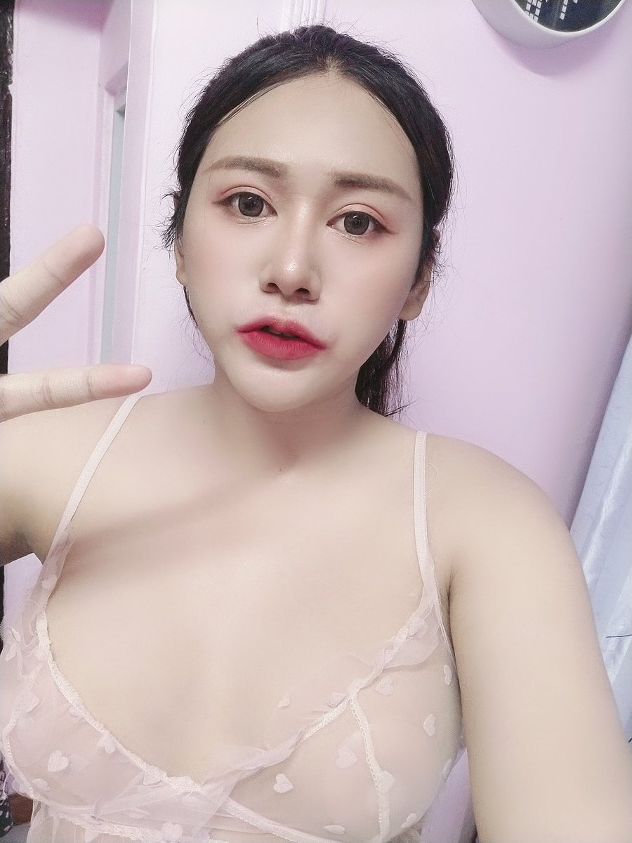 paewgham's tweet photo. ไม่รักก็จะร่าน https://t.co/Pvc1R6V2db