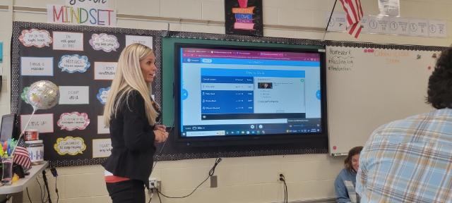 Great job <a href="/jacwillie/">Jaclyn Williscroft</a> presenting <a href="/nearpod/">Nearpod</a>! Can't wait to use the program. 

#lehsd #fpe #fperocks