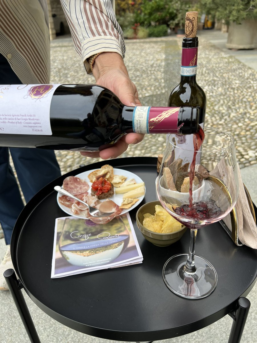 velvetescape's tweet image. It’s been a busy day today in the beautiful hills of Monferrato. 🍝🍷😄 
This area, with its amazing wines and food, rustic villages and friendly people, is what I would call a typical Velvet Escape! ❤️ #viaggioitaliano #visitpiemonte