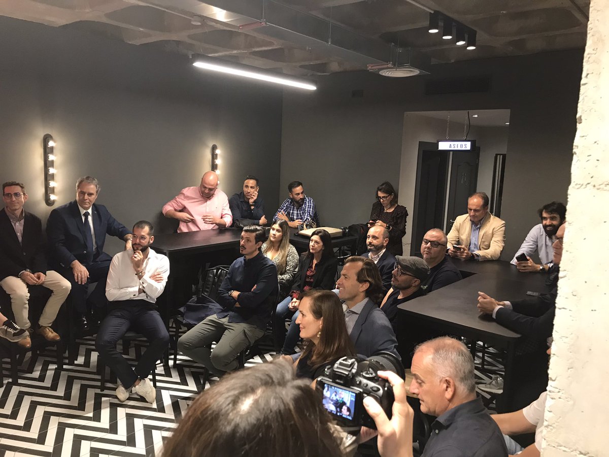 Esta mañana hemos estado en <a href="/YaVinoClub/">YaVino</a> asistiendo a la entrega de premios del #EmprendedorDelMes organizado por <a href="/infoRMurcia/">Instituto de Fomento</a>.