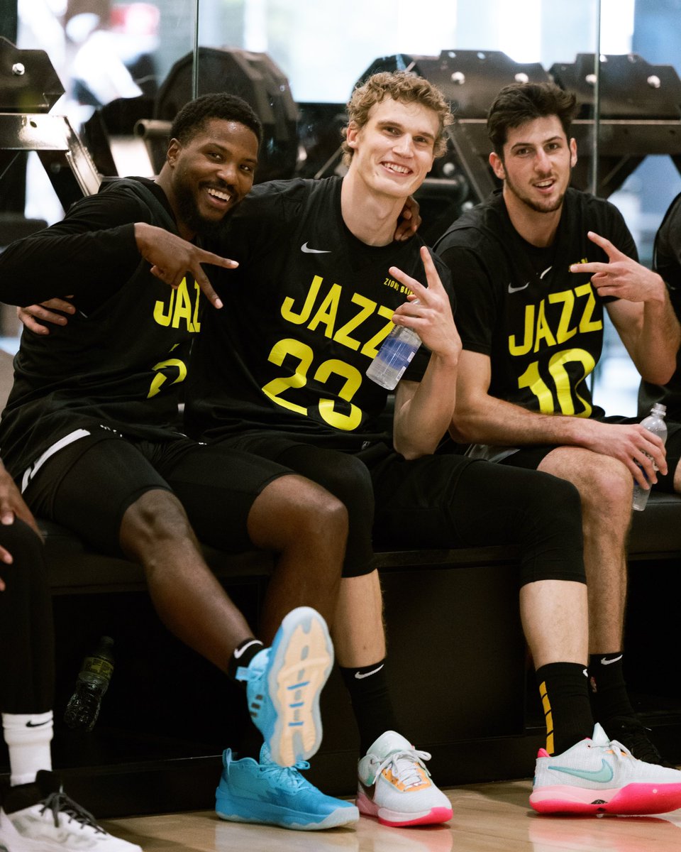 utahjazz's tweet photo. are you today’s date? ‘cause you’re a 10/10 😁
#TakeNote https://t.co/b7jW3hrNXc