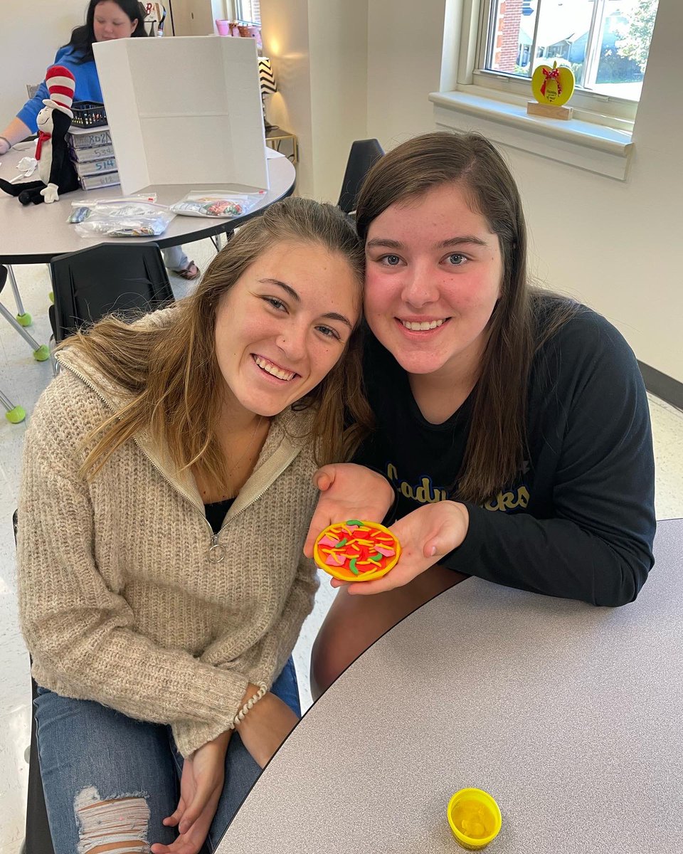 Whitney Tomlin tweet media