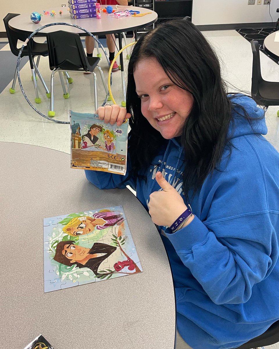 Whitney Tomlin tweet media