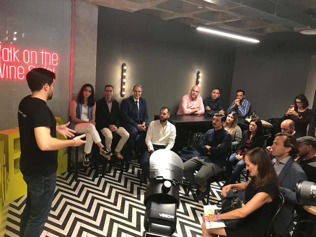 Muchas gracias a Ismael Galiana <a href="/doctorvinos/">Ismael Galiana</a> por acogernos hoy en su local <a href="/YaVinoClub/">YaVino</a> para la entrega de los Premios INFO Emprendedor del Mes.
YAVINO fue Premio Emprendedor del Mes en el año 2020. Puedes conocer mejor su club de vino en
yavinoclub.com