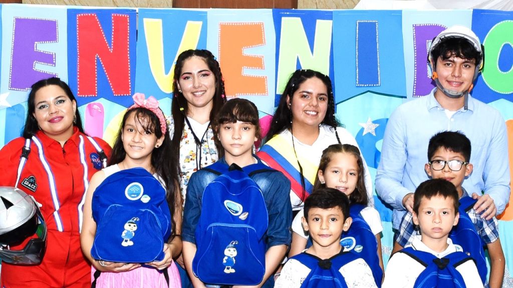 FIMLM's tweet photo. 🇨🇴 500 niños de #Villavicencio, #Meta, reflexionaron sobre su proyecto de Vida a través de la música y el taller “Quiero ser” durante una #JornadaDeApoyo donde también se entregaron #KitsEscolares🎒para fortalecer su proceso educativo• Leer más: https://t.co/qCjQyipjFr https://t.co/apGnZjdmoe