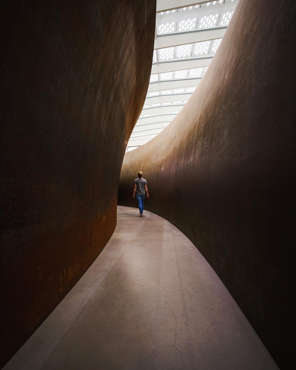 Gm! The fantastic installation inside Museum Voorlinden by Richard Serra! #design #whenartmeetsdesign #interior #architecture #beautiful #moody