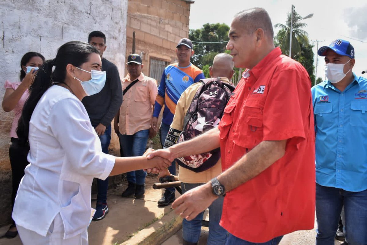 Cañafístola aquí nadie se rinde, nadie se cansa !!! <a href="/NicolasMaduro/">Nicolás Maduro</a> <a href="/delcyrodriguezv/">Delcy Rodríguez</a> la Revolución Bolivariana está con ustedes