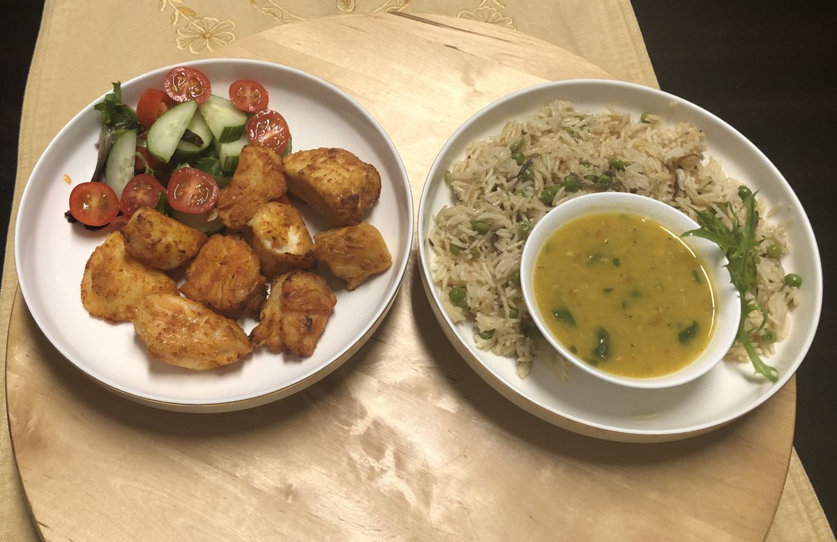 FoodieSoul6's tweet photo. Home style amazingly cooked red lentil and fragrant peas rice had with baked cod fish🐟🌿

#dal #redlentildal #peasrice #matarpulao🍚 
#bakedcodfish #whitefishlovers
#amaziglydelicious #dinnerideas #foodie #foodphotography #foodinspiration #foodpost #foodstyling https://t.co/dSJ1CUWg2C