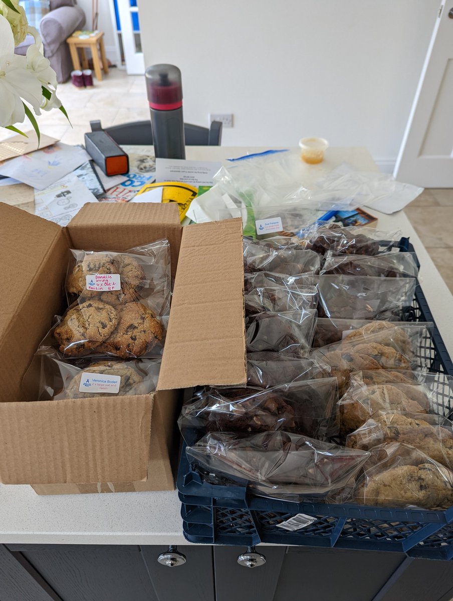 The annual #babylossawarenessweek2022 cookie sale by @lucyrsidney, Frances and me for colleagues at @BeaumontSchStA, formerly @UH_Education, current @UHLegalTeam, and Breakspear. Sorry we can't bake for you all but please donate to a good cause if you can: pay.collctiv.com/beaumont-and-u…