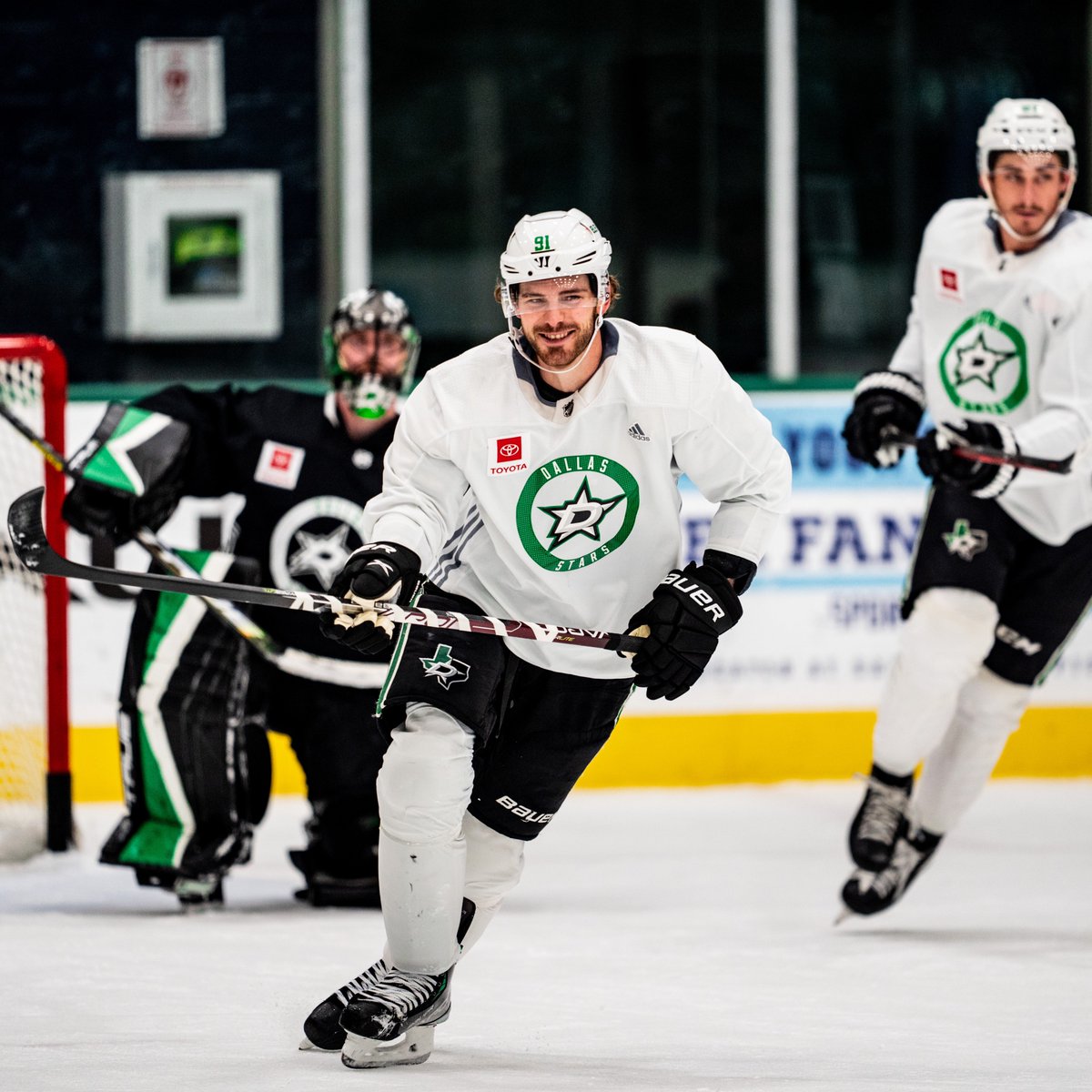 DallasStars's tweet photo. Opening week vibes 😊 https://t.co/5AscEIcrOZ