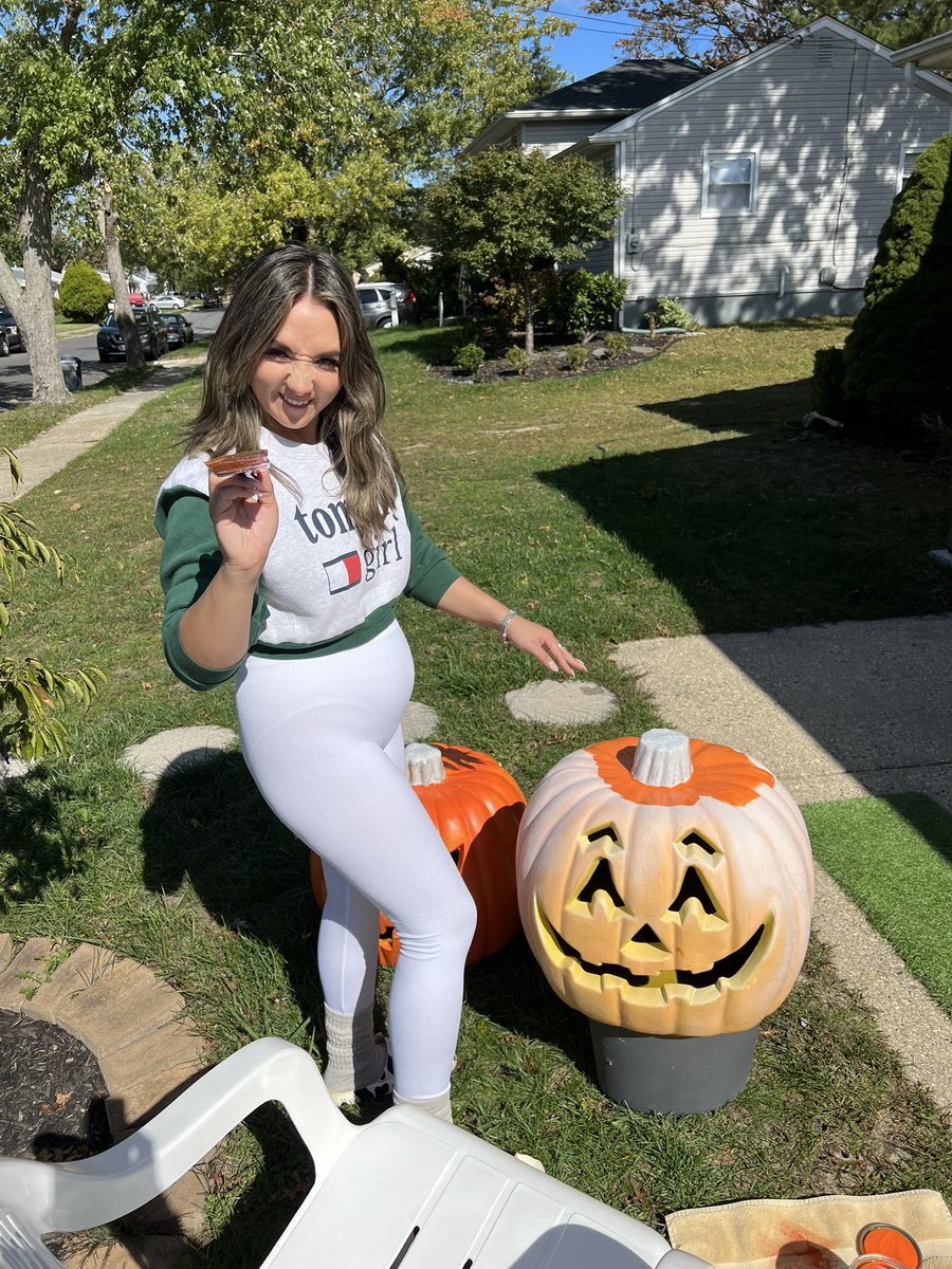 tuckerfupper's tweet photo. Spooky Season 🎃😈! #freedomtodream #family #hotmom #halloween https://t.co/jDCo50Epav