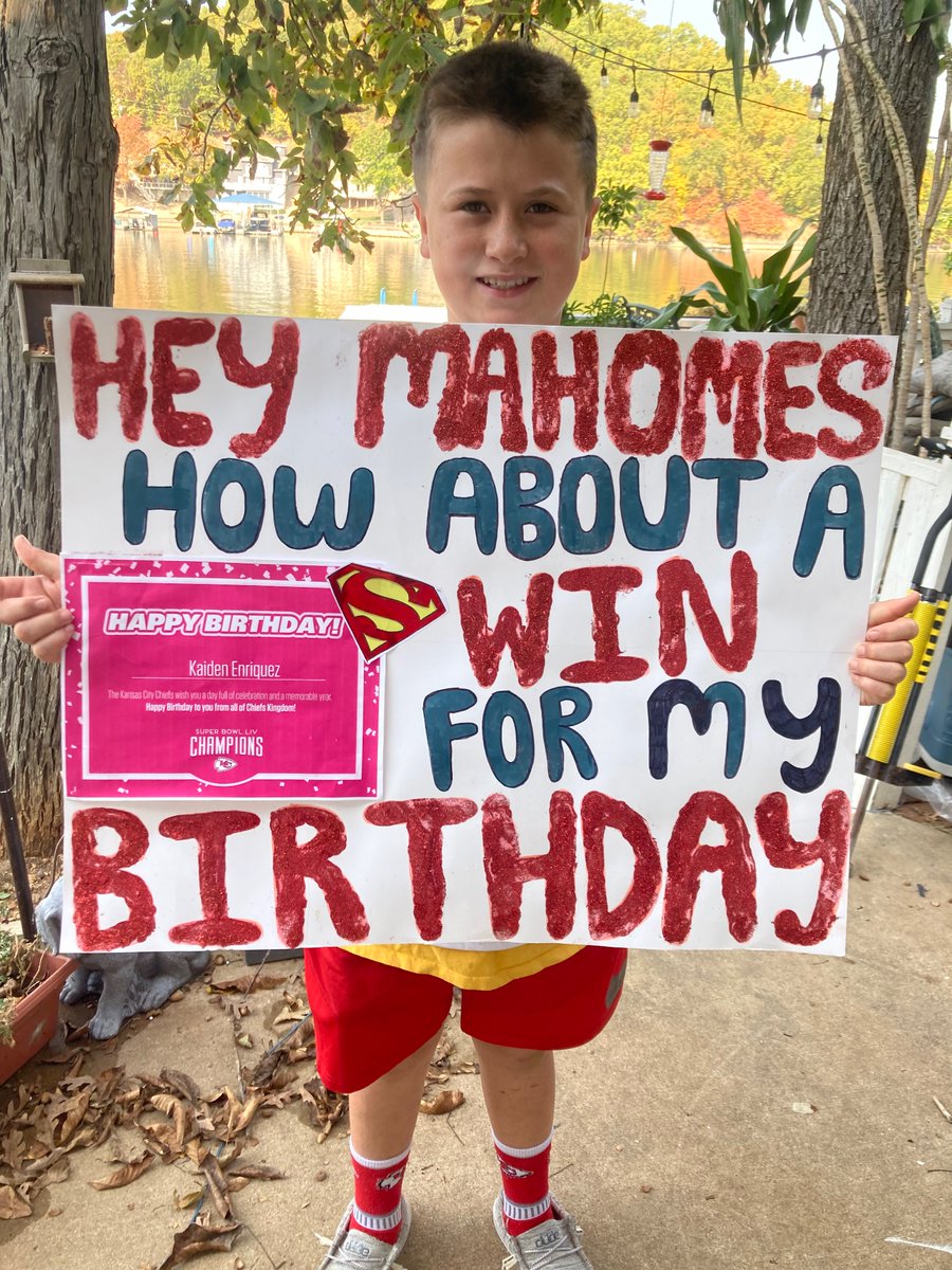 TammyEn33606003's tweet photo. On our way to Arrowhead Stadium to celebrate my sons 12th birthday!! Go Chiefs!!! #ChiefsKingdom 
#Chiefs https://t.co/glF7FiBfDp